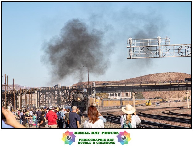 Crowd watching Big Boy at Barstow on 10/12/19